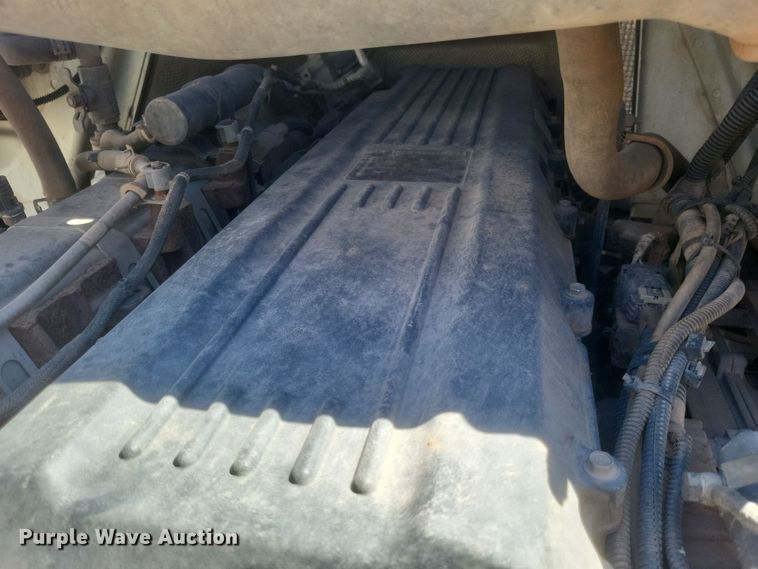 image for item DS5352 2019 International RH613 semi truck