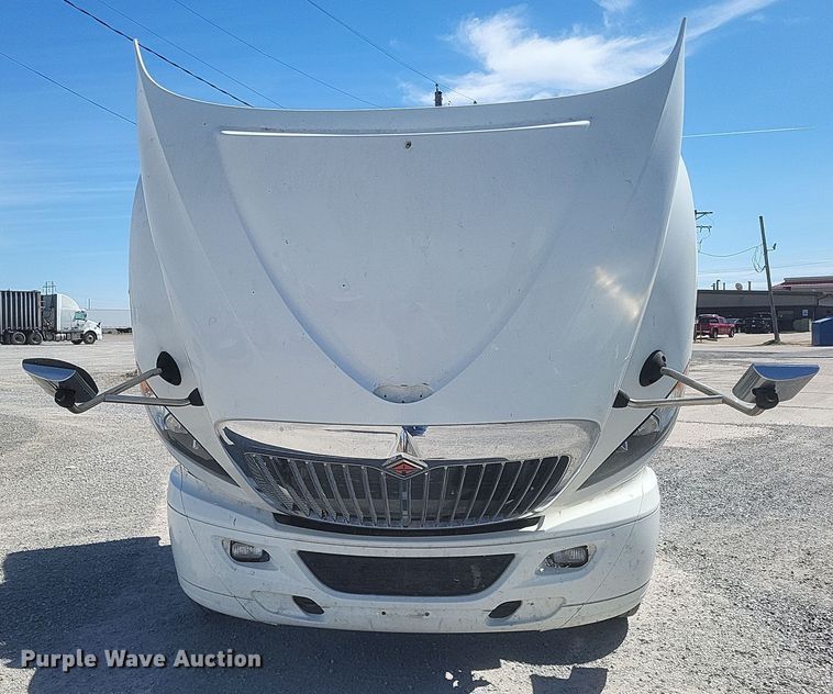 image for item DS5352 2019 International RH613 semi truck