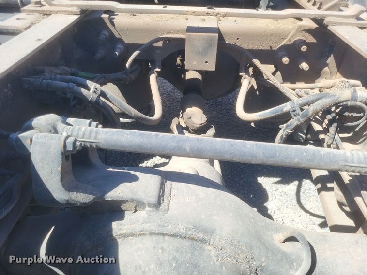 image for item DS5352 2019 International RH613 semi truck