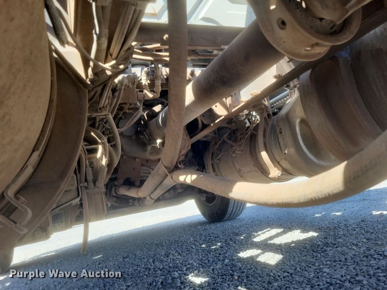 image for item DS5352 2019 International RH613 semi truck