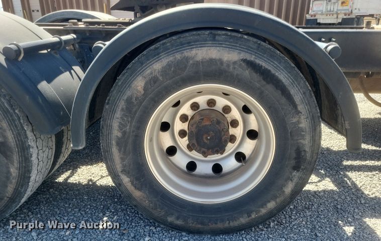 image for item DS5352 2019 International RH613 semi truck