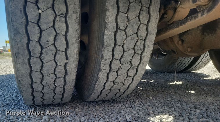 image for item DS5352 2019 International RH613 semi truck