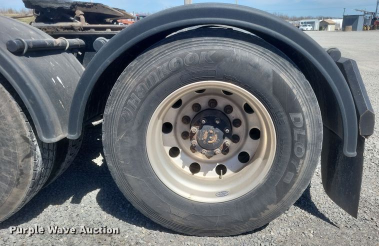 image for item DS5352 2019 International RH613 semi truck