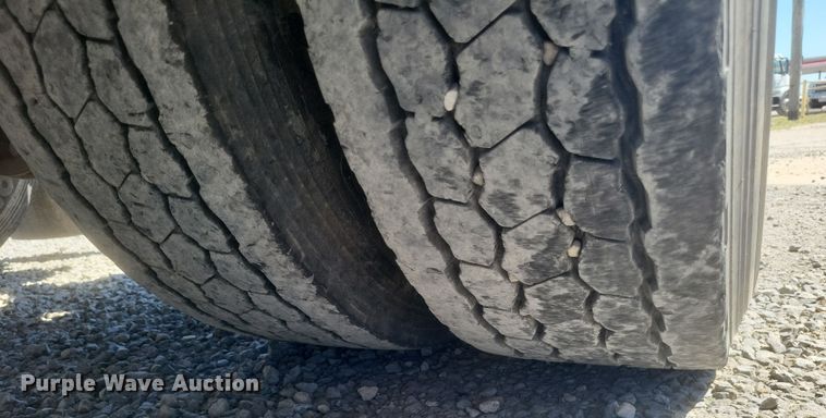 image for item DS5352 2019 International RH613 semi truck