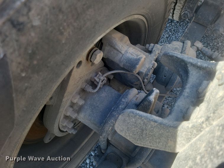 image for item DS5352 2019 International RH613 semi truck