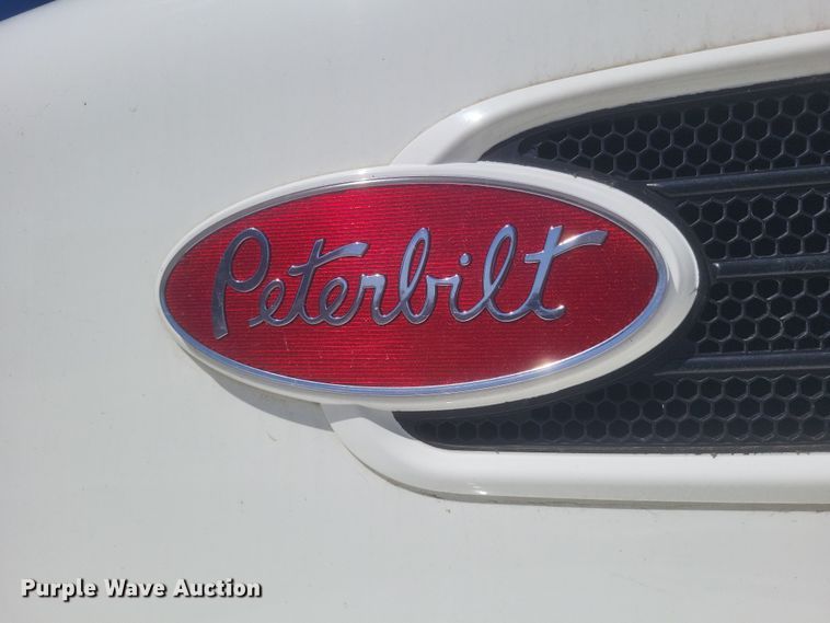 image for item DS5354 2013 Peterbilt 337 semi truck