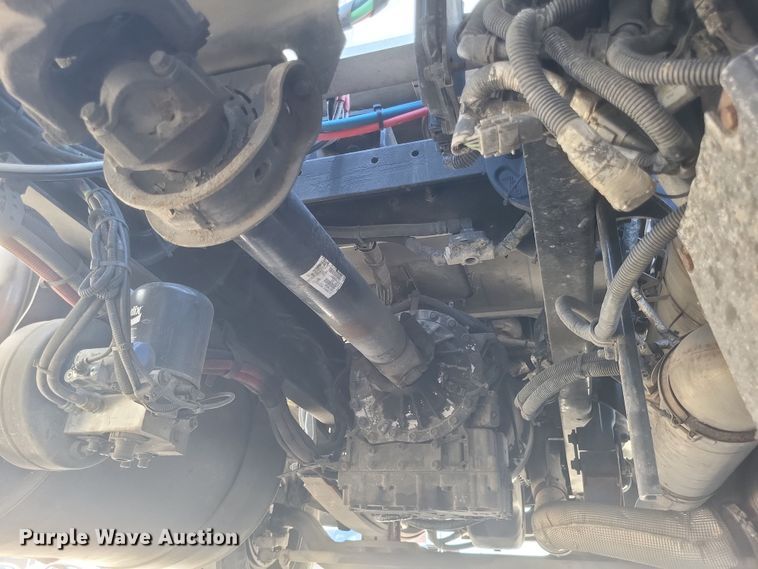 image for item DS5354 2013 Peterbilt 337 semi truck