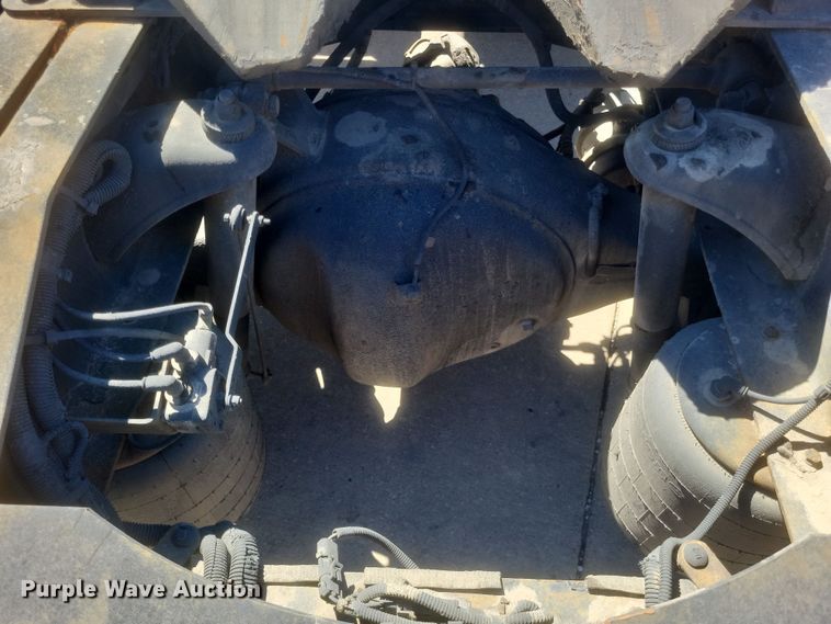 image for item DS5354 2013 Peterbilt 337 semi truck