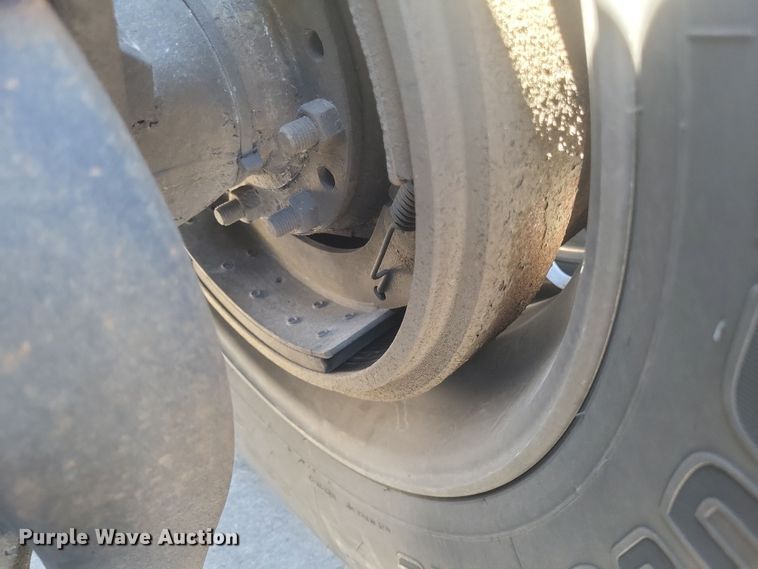 image for item DS5354 2013 Peterbilt 337 semi truck