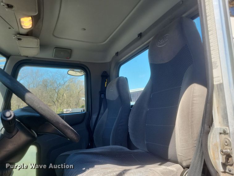 image for item DS5354 2013 Peterbilt 337 semi truck