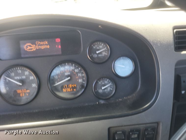 image for item DS5354 2013 Peterbilt 337 semi truck