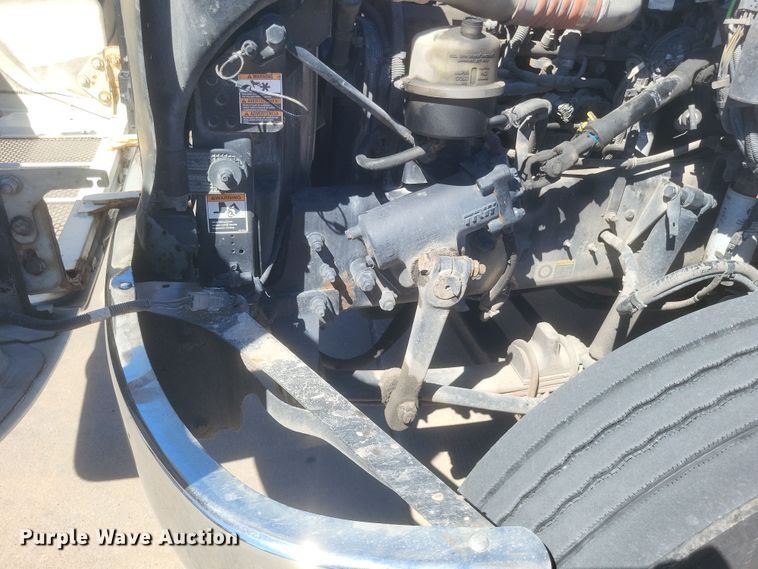 image for item DS5354 2013 Peterbilt 337 semi truck