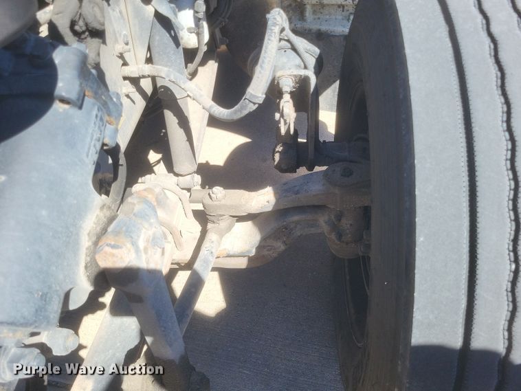 image for item DS5354 2013 Peterbilt 337 semi truck