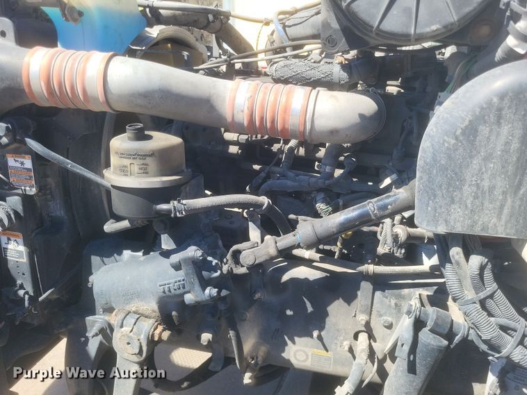 image for item DS5354 2013 Peterbilt 337 semi truck