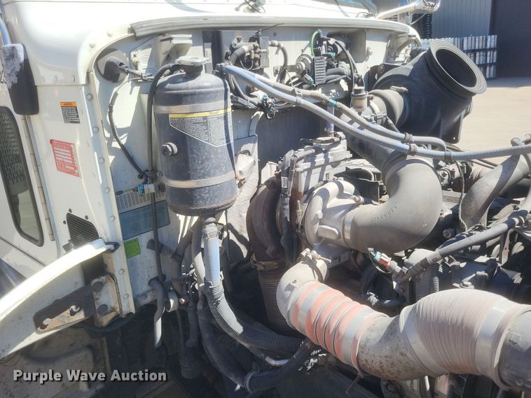 image for item DS5354 2013 Peterbilt 337 semi truck