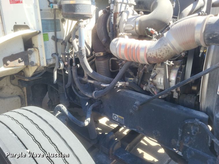 image for item DS5354 2013 Peterbilt 337 semi truck