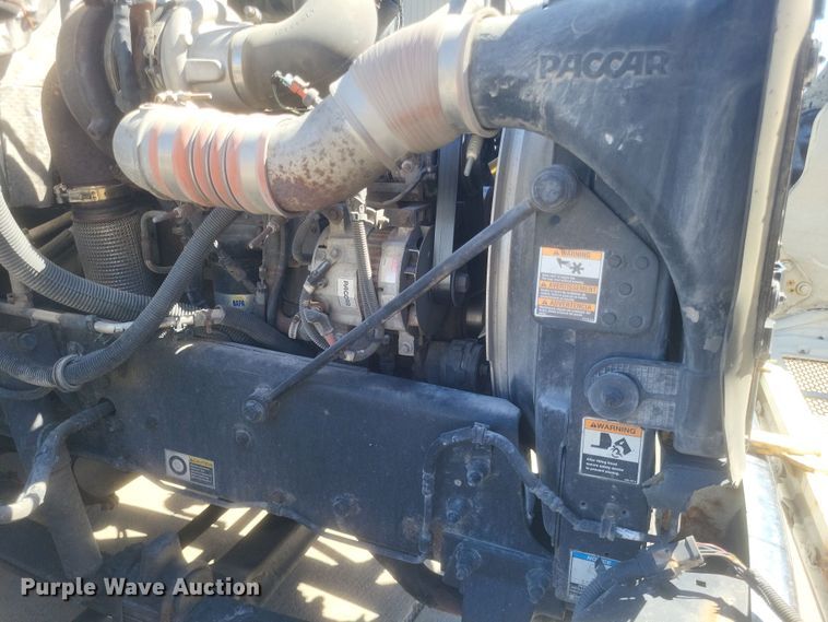 image for item DS5354 2013 Peterbilt 337 semi truck