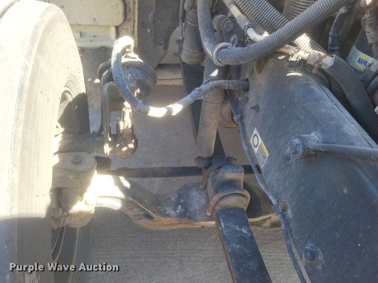 image for item DS5354 2013 Peterbilt 337 semi truck