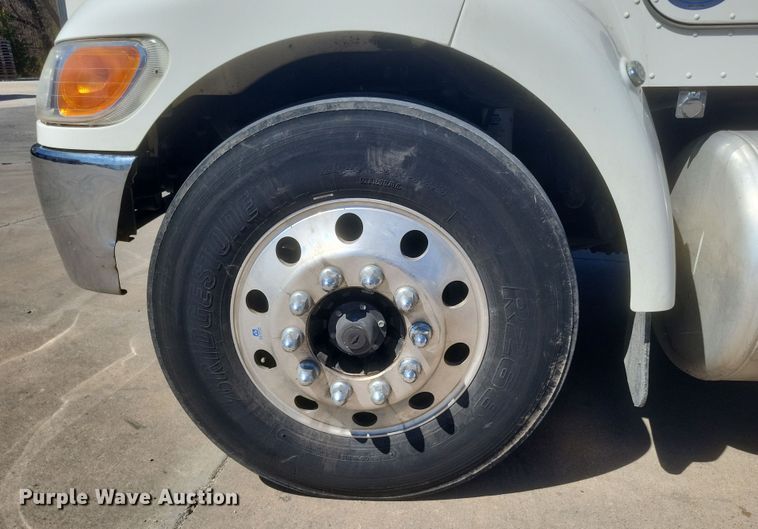 image for item DS5354 2013 Peterbilt 337 semi truck