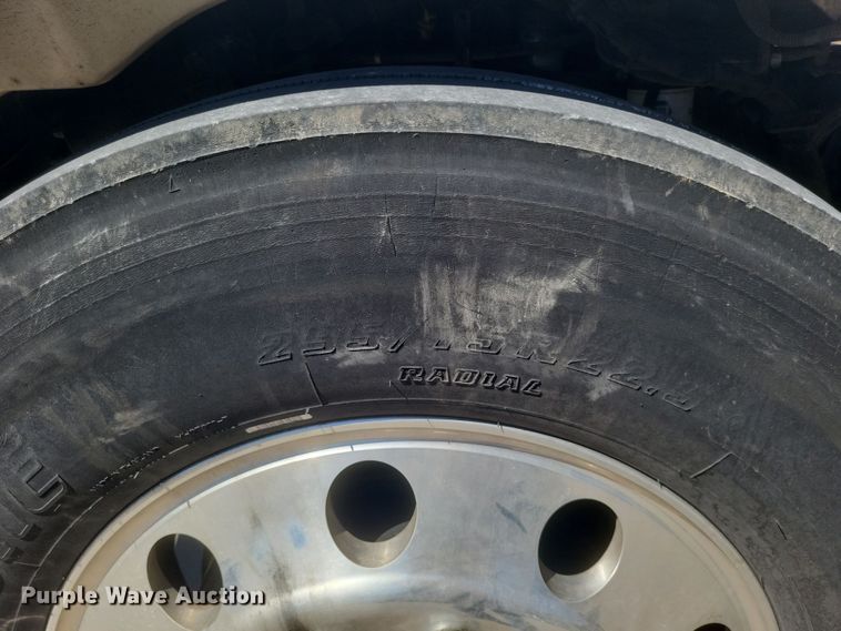 image for item DS5354 2013 Peterbilt 337 semi truck