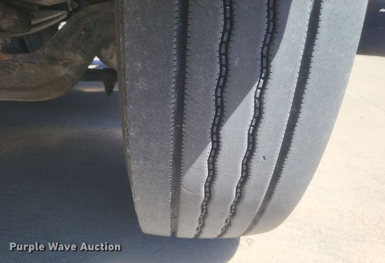 image for item DS5354 2013 Peterbilt 337 semi truck