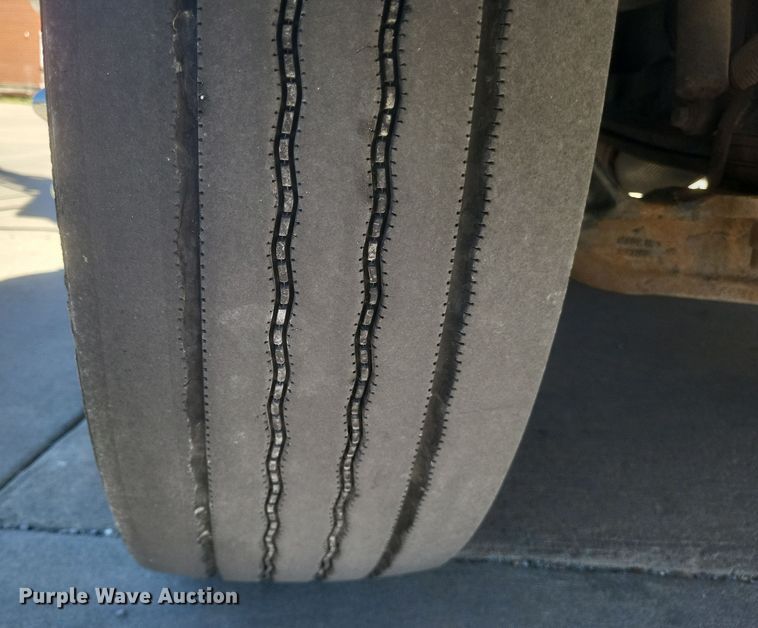 image for item DS5354 2013 Peterbilt 337 semi truck