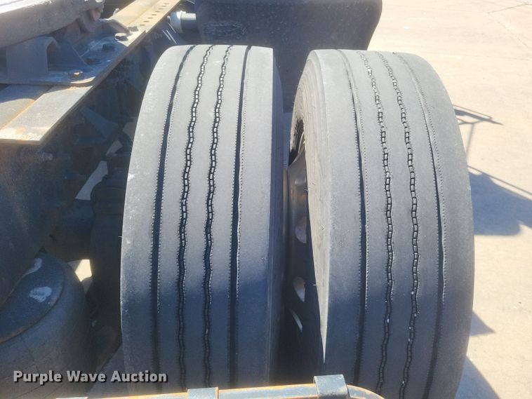 image for item DS5354 2013 Peterbilt 337 semi truck