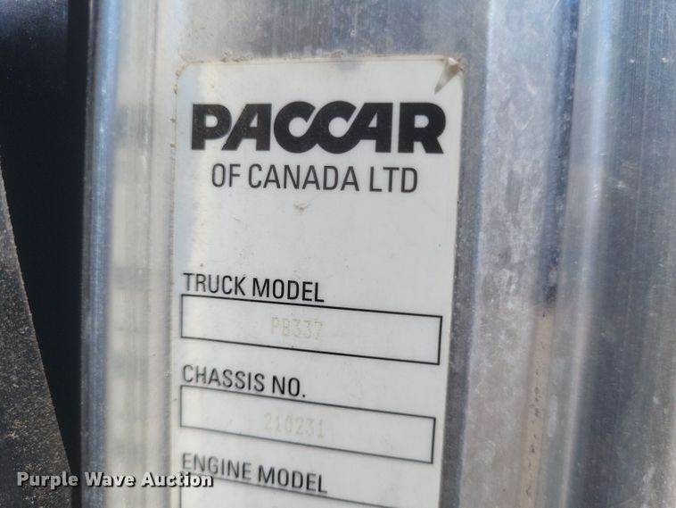 image for item DS5354 2013 Peterbilt 337 semi truck