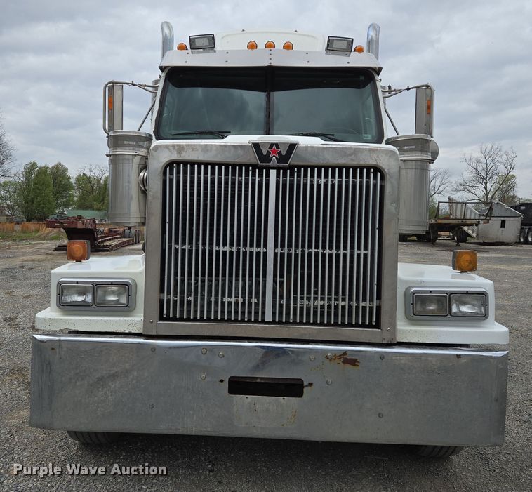 image for item DS5367 2007 Western Star 4900 semi truck