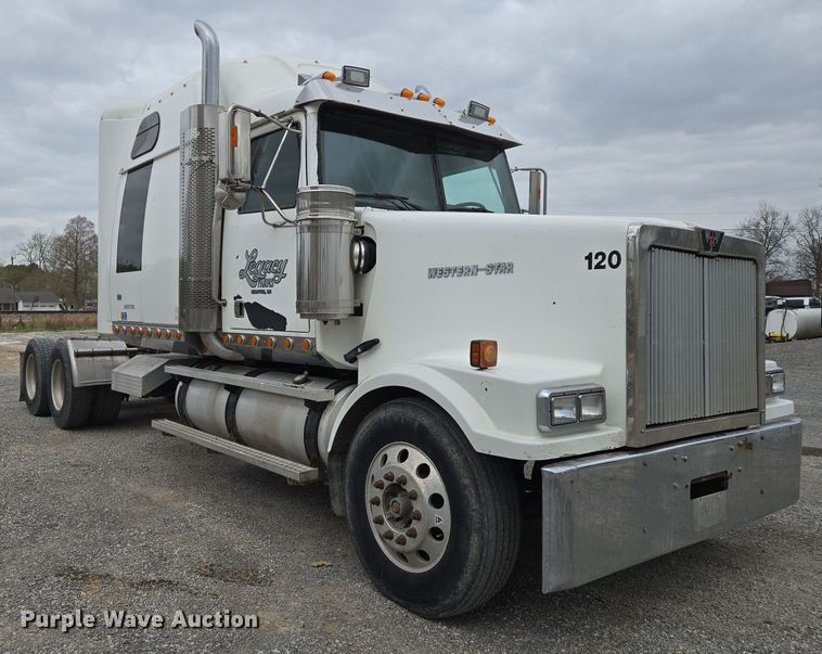 image for item DS5367 2007 Western Star 4900 semi truck