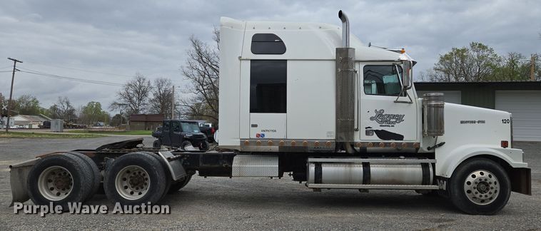 image for item DS5367 2007 Western Star 4900 semi truck