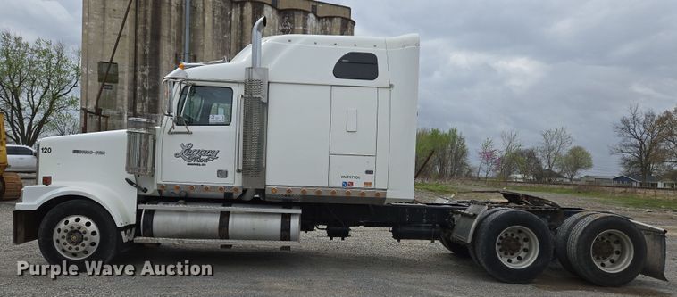 image for item DS5367 2007 Western Star 4900 semi truck