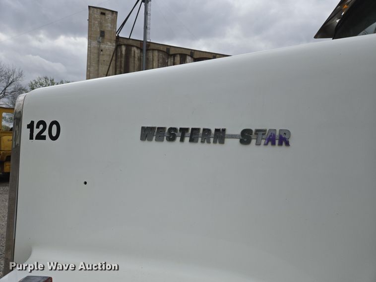 image for item DS5367 2007 Western Star 4900 semi truck