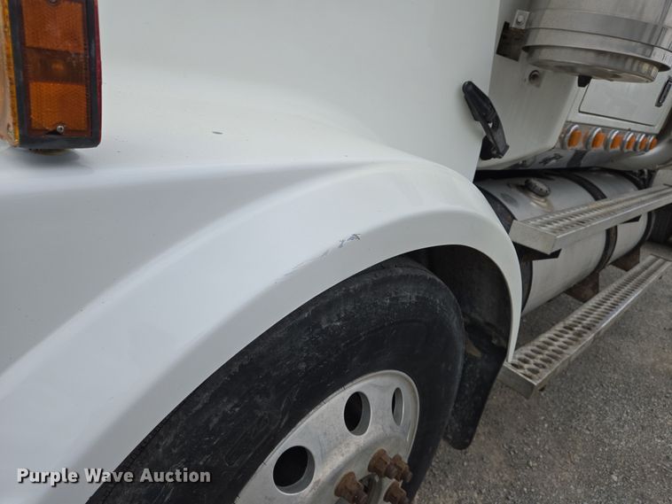 image for item DS5367 2007 Western Star 4900 semi truck