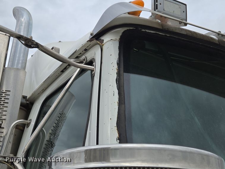 image for item DS5367 2007 Western Star 4900 semi truck