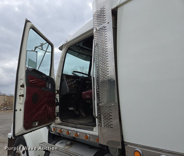 image for item DS5367 2007 Western Star 4900 semi truck