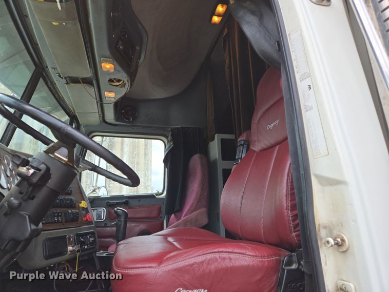 image for item DS5367 2007 Western Star 4900 semi truck