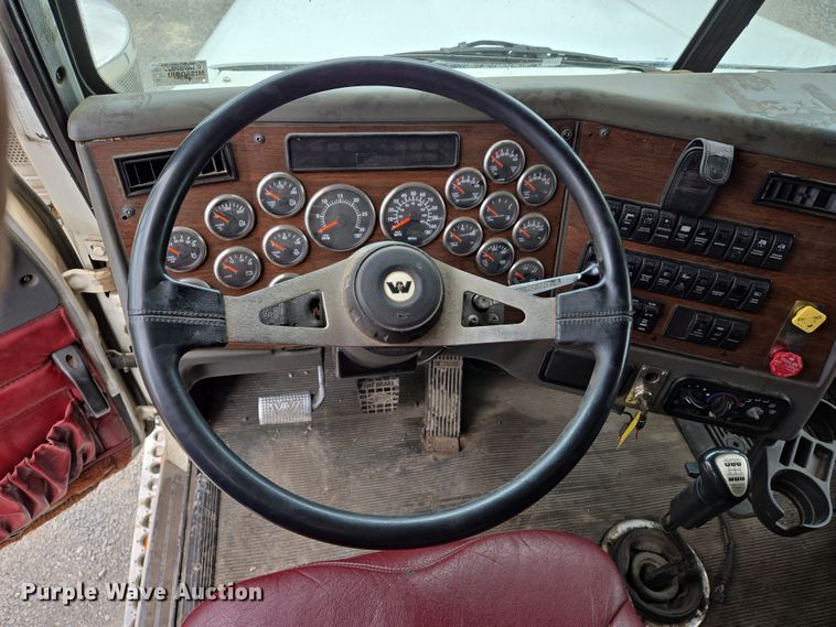 image for item DS5367 2007 Western Star 4900 semi truck