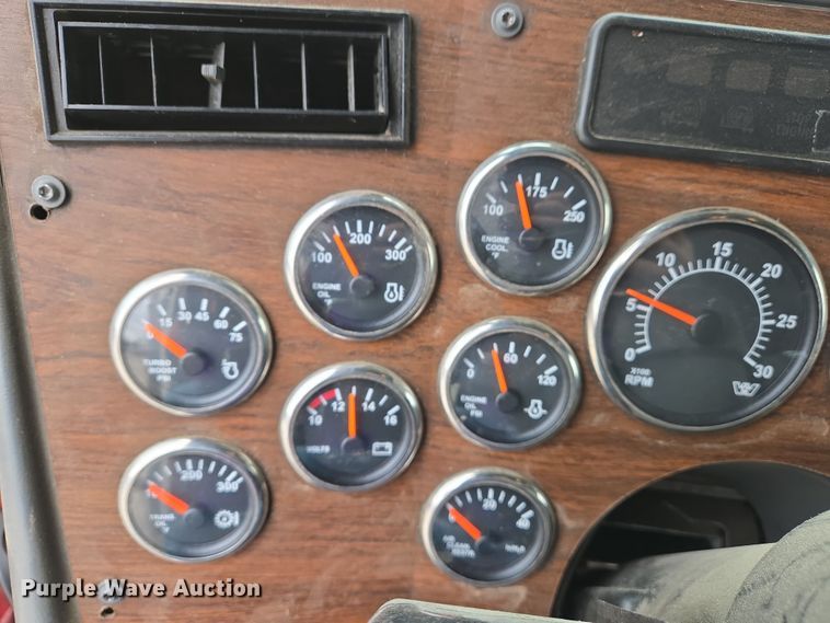 image for item DS5367 2007 Western Star 4900 semi truck