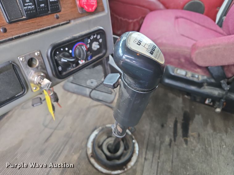 image for item DS5367 2007 Western Star 4900 semi truck