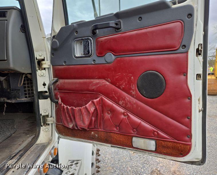 image for item DS5367 2007 Western Star 4900 semi truck