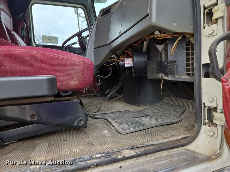 image for item DS5367 2007 Western Star 4900 semi truck