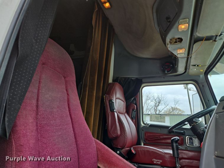 image for item DS5367 2007 Western Star 4900 semi truck