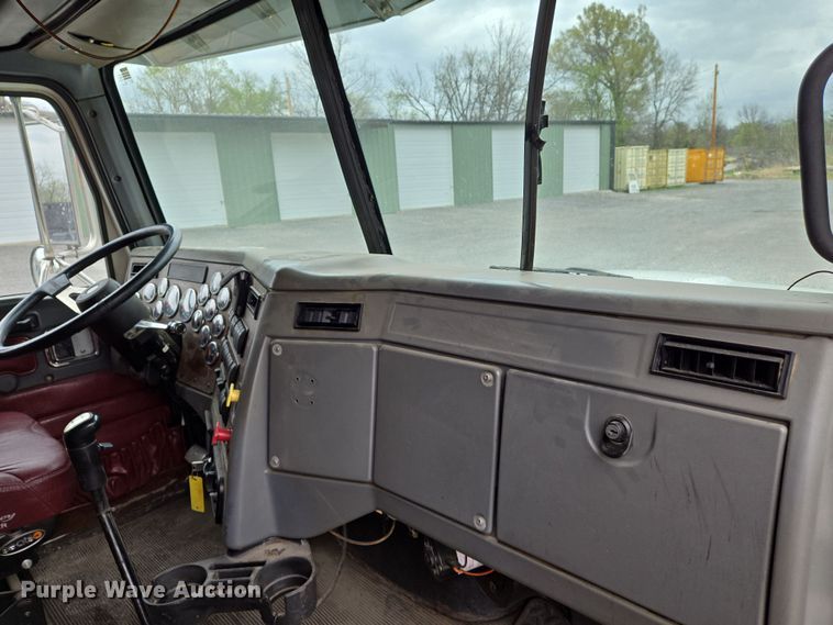 image for item DS5367 2007 Western Star 4900 semi truck