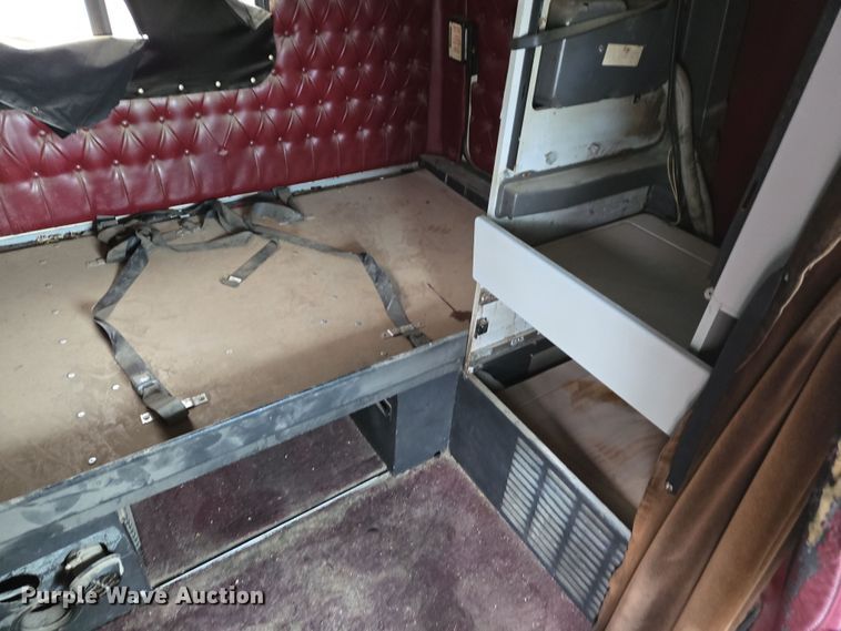 image for item DS5367 2007 Western Star 4900 semi truck