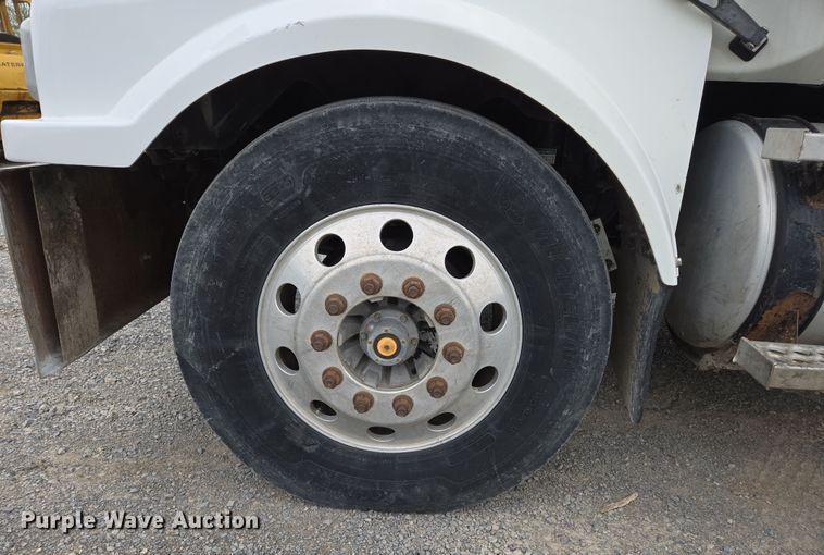 image for item DS5367 2007 Western Star 4900 semi truck