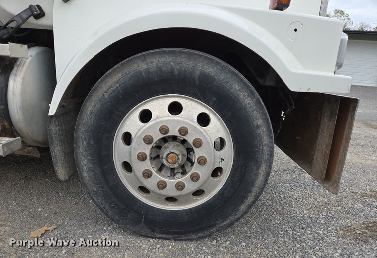 image for item DS5367 2007 Western Star 4900 semi truck