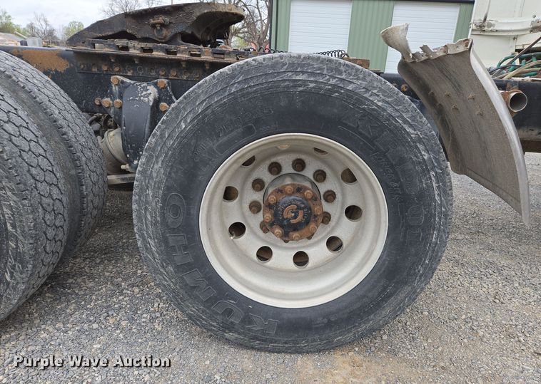 image for item DS5367 2007 Western Star 4900 semi truck