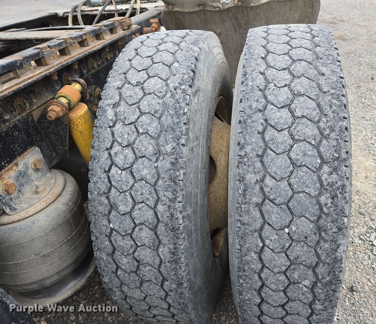 image for item DS5367 2007 Western Star 4900 semi truck