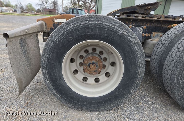 image for item DS5367 2007 Western Star 4900 semi truck